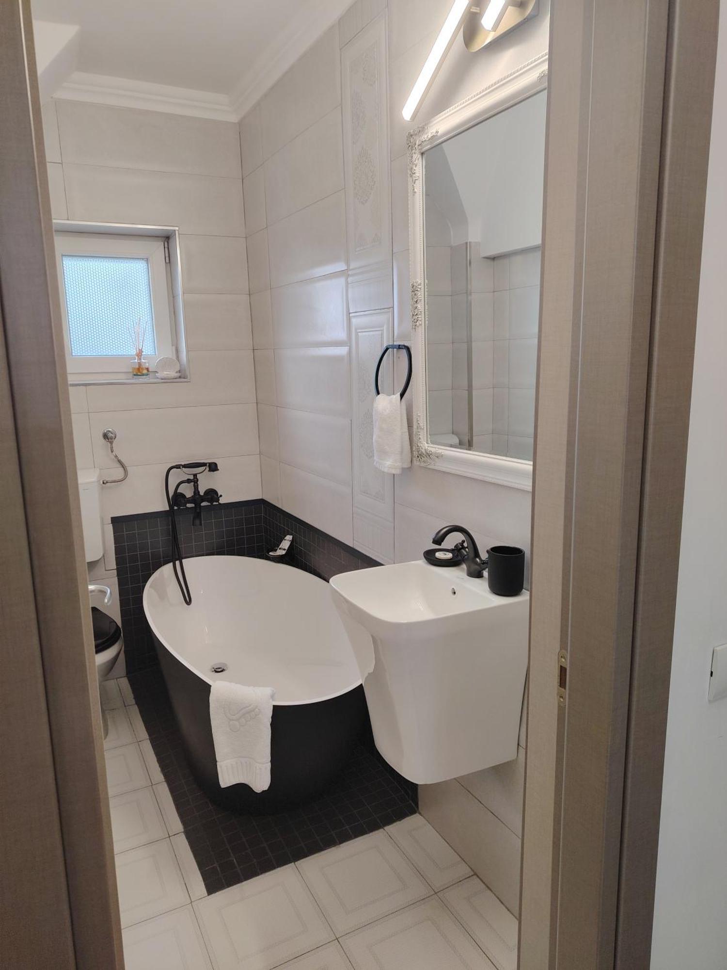 Relax Downtown Suite Constanta Exterior photo